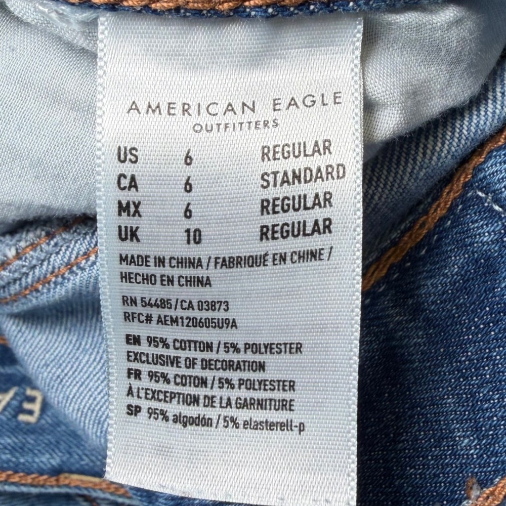 American Eagle Womens Size 6 Mom Jeans Distressed High Rise Raw Hem Blue Denim - Picture 6 of 16